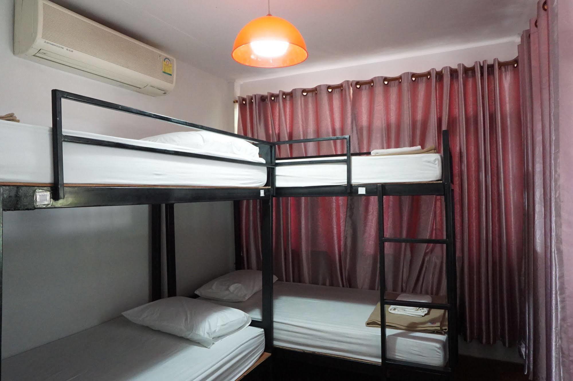 Baan Park Raak Backpacker Hostel Chiang Mai Exterior photo